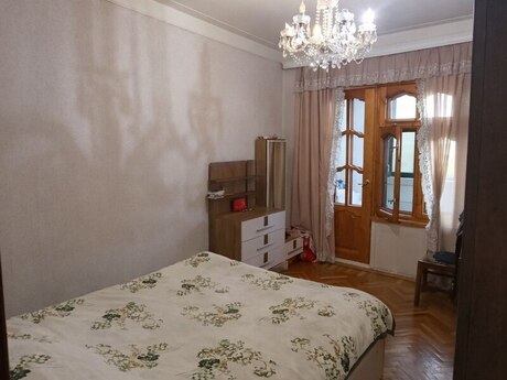 5 otaqlı köhnə tikili - Azadlıq Prospekti m. - 120 m²