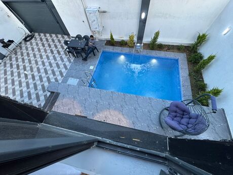 5 otaqlı həyət evi/bağ evi - Novxanı q. - 300 m²