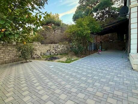 5 otaqlı həyət evi/bağ evi - Bakıxanov q. - 300 m²