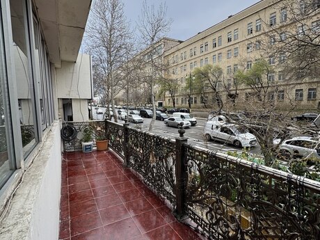 Объявление №6021353 - Баку, м. Элмляр Академиясы, 170 м²