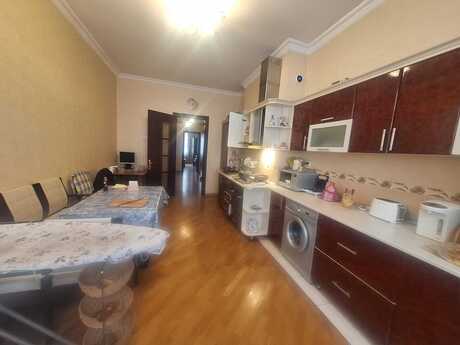 3 otaqlı yeni tikili - Elmlər Akademiyası m. - 138 m²