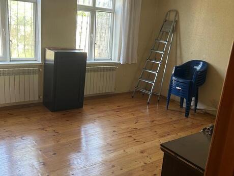 6 otaqlı həyət evi/bağ evi - Bakıxanov q. - 400 m²