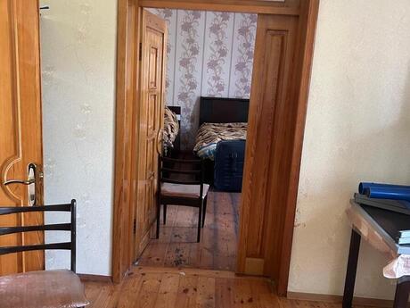 6 otaqlı həyət evi/bağ evi - Bakıxanov q. - 400 m²