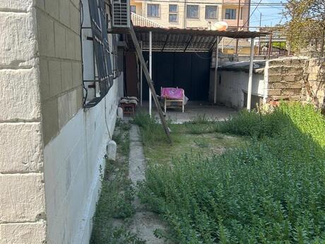 6 otaqlı həyət evi/bağ evi - Bakıxanov q. - 400 m²