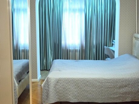 3 otaqlı köhnə tikili - Azadlıq Prospekti m. - 85 m²