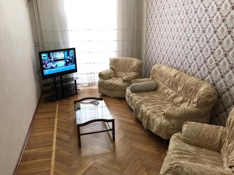 2 otaqlı köhnə tikili - 28 May m. - 60 m²