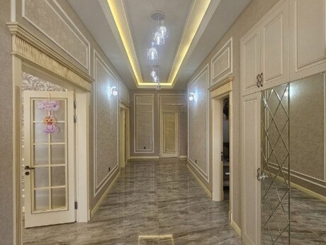 5 otaqlı həyət evi/bağ evi - Novxanı q. - 240 m²