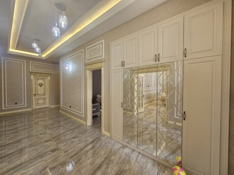 5 otaqlı həyət evi/bağ evi - Novxanı q. - 240 m²