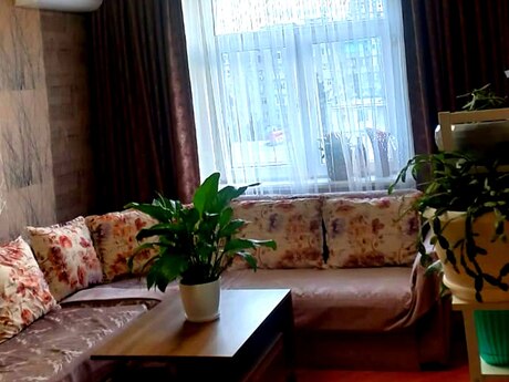 3 otaqlı köhnə tikili - Bakıxanov q. - 80 m²