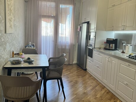 Satılır 3 otaqlı yeni tikili 105 m², Qara Qarayev m.