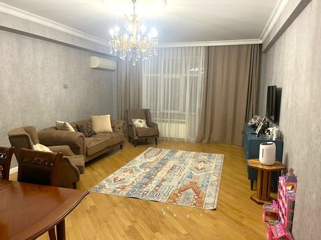 м. Шах Исмаил Хатаи