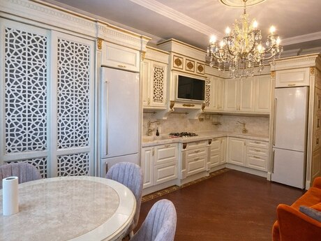 4 otaqlı yeni tikili - Nəsimi r. - 210 m²
