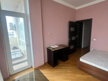 3 otaqlı yeni tikili - 8 Noyabr m. - 135 m²