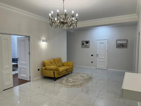 3-комн. новостройка - м. 28 мая - 180 м²