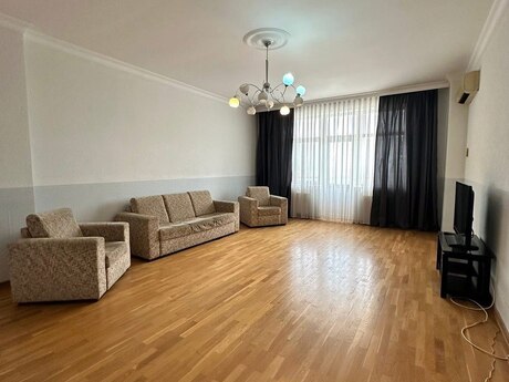 4 otaqlı yeni tikili - Elmlər Akademiyası m. - 186 m²
