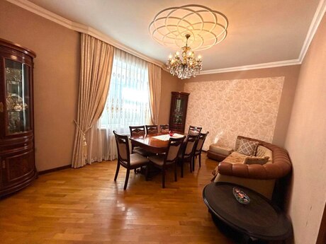 6 otaqlı həyət evi/bağ evi - Badamdar q. - 330 m²
