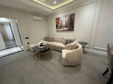 4 otaqlı yeni tikili - Ağ şəhər q. - 140 m²