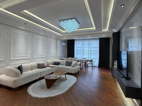 4 otaqlı yeni tikili - İnşaatçılar m. - 153 m²