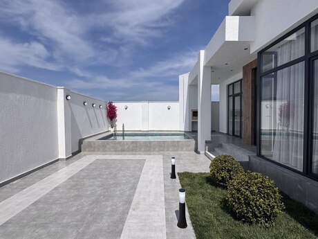4 otaqlı həyət evi/bağ evi - Mərdəkan q. - 145 m²