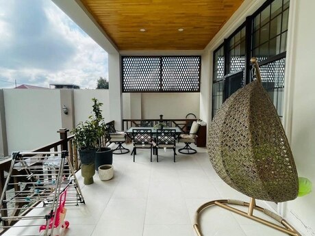 4 otaqlı həyət evi/bağ evi - Şüvəlan q. - 240 m²