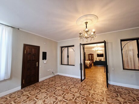 11 otaqlı həyət evi/bağ evi - Nəsimi m. - 650 m²