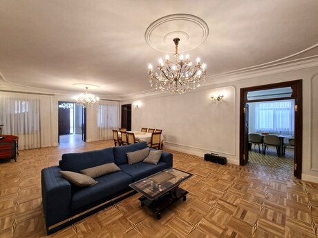 11 otaqlı həyət evi/bağ evi - Nəsimi m. - 650 m²