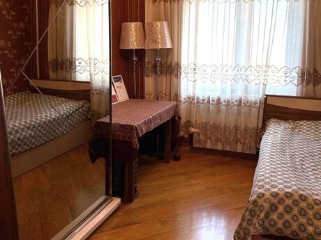 3 otaqlı köhnə tikili - Nəriman Nərimanov m. - 90 m²