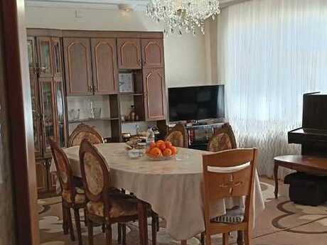 5 otaqlı köhnə tikili - Köhnə Günəşli q. - 130 m²