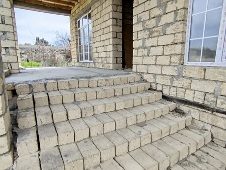 5 otaqlı həyət evi/bağ evi - Novxanı q. - 90 m²