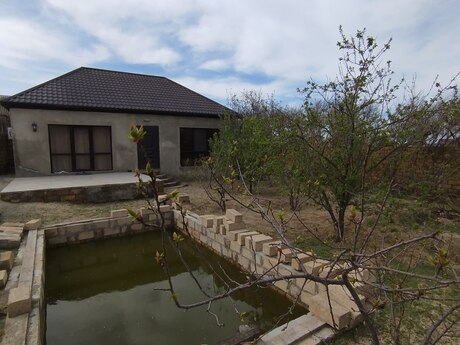 5 otaqlı həyət evi/bağ evi - Novxanı q. - 90 m²