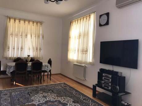 5 otaqlı həyət evi/bağ evi - Novxanı q. - 300 m²