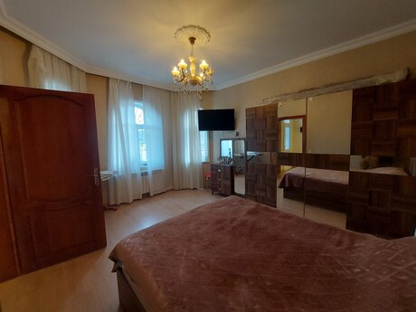 5 otaqlı həyət evi/bağ evi - Biləcəri q. - 240 m²