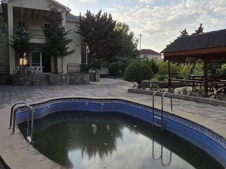 6 otaqlı həyət evi/bağ evi - Novxanı q. - 286 m²