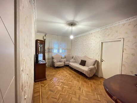 Elan №6025655 - Bakı, 8-ci mikrorayon q., 5 otaqlı, 120 m², 1/9 mərtəbə