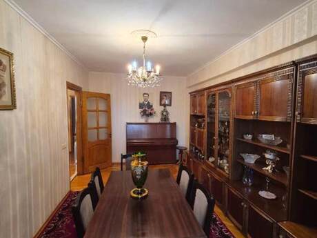 4 otaqlı köhnə tikili - Elmlər Akademiyası m. - 117 m²