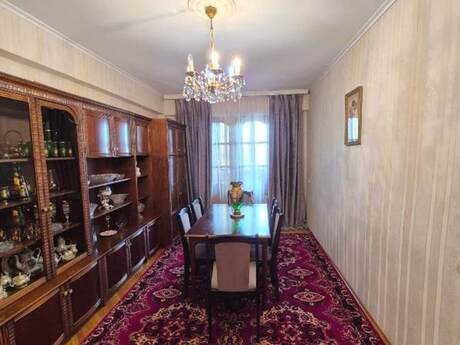 4 otaqlı köhnə tikili - Elmlər Akademiyası m. - 117 m²