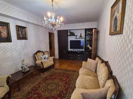 4 otaqlı köhnə tikili - Elmlər Akademiyası m. - 117 m²
