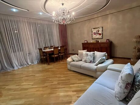 4 otaqlı yeni tikili - Şah İsmayıl Xətai m. - 170 m²