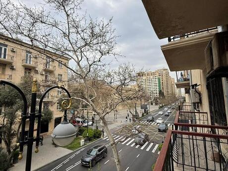 Elan №6026037 - Bakı, 28 May m., 3 otaqlı, 65 m², 2/5 mərtəbə