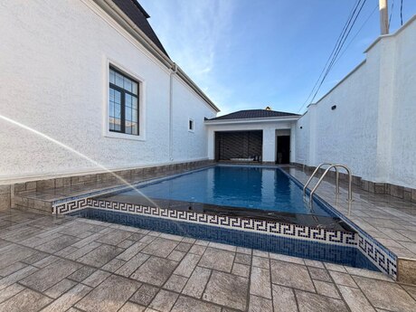 4 otaqlı həyət evi/bağ evi - Novxanı q. - 250 m²