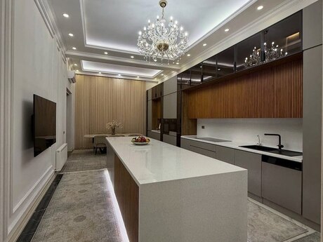 5 otaqlı həyət evi/bağ evi - Mərdəkan q. - 400 m²