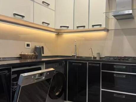 2 otaqlı köhnə tikili - 28 May m. - 75 m²