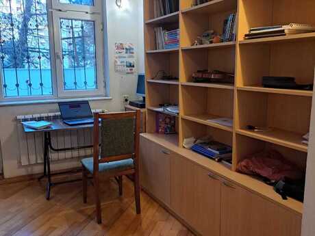 3 otaqlı köhnə tikili - Elmlər Akademiyası m. - 75 m²