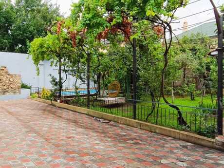 4 otaqlı həyət evi/bağ evi - Novxanı q. - 200 m²