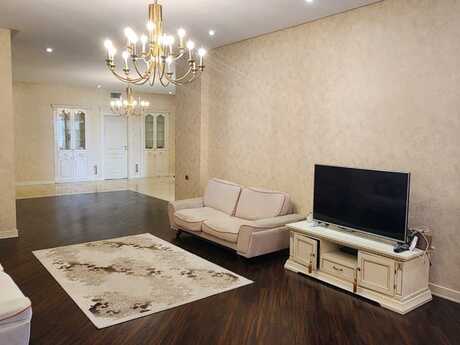 4 otaqlı yeni tikili - Nizami m. - 186 m²