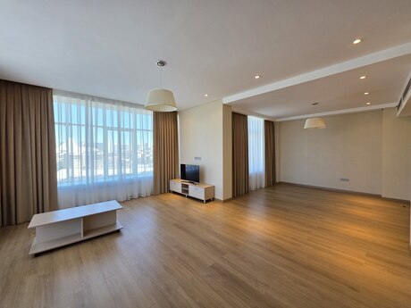 4 otaqlı yeni tikili - Şah İsmayıl Xətai m. - 210 m²