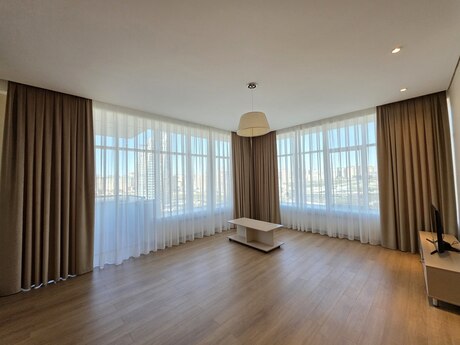 4 otaqlı yeni tikili - Şah İsmayıl Xətai m. - 210 m²