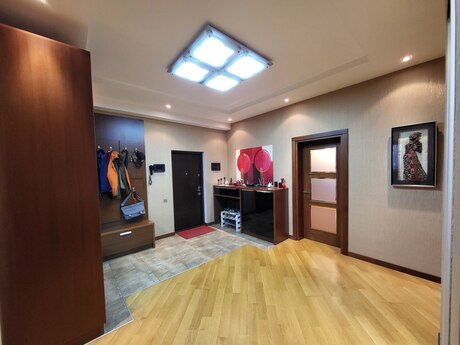 4 otaqlı yeni tikili - Şah İsmayıl Xətai m. - 164 m²