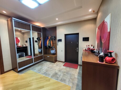 4 otaqlı yeni tikili - Şah İsmayıl Xətai m. - 164 m²
