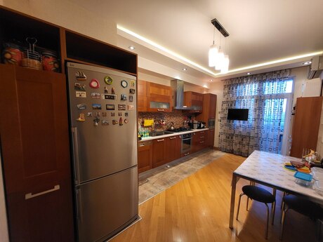 4 otaqlı yeni tikili - Şah İsmayıl Xətai m. - 164 m²
